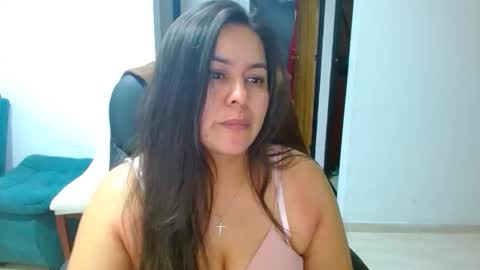 Snapshot of anaids_dam chatting on May 24, 12:48 am anaids online show from May 24, 12:48 am