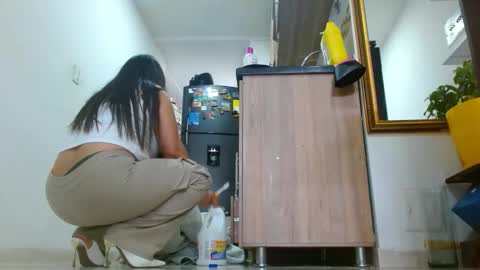 Snapshot of anaids_dam chatting on May 26, 6:59 pm anaids online show from May 26, 6:59 pm