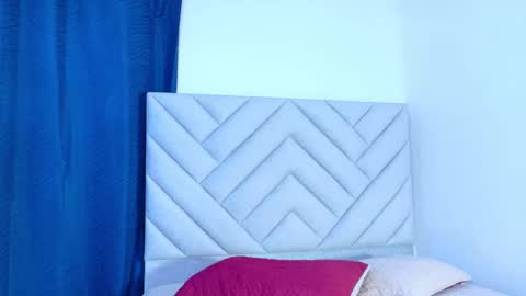 anaisdream_ online show from February 5, 10:53 am