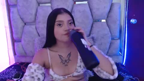 analymilles online show from December 13, 7:53 pm