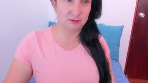 Snapshot of anamaria288 chatting on November 8, 3:12 pm anamaria288 online show from November 8, 3:12 pm