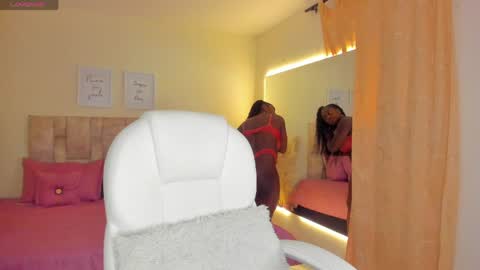 Snapshot of ananya_kay01 chatting on April 25, 11:13 am A N A my connection hours are from 600 pm to 12 pm Colombian time online show from April 25, 11:13 am