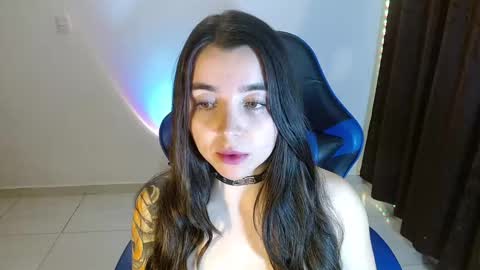 Snapshot of anarosse__ chatting on December 13, 12:20 am ana 3 online show from December 13, 12:20 am