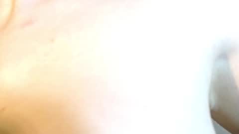 Snapshot of anarosse__ chatting on December 22, 2:17 am ana 3 online show from December 22, 2:17 am