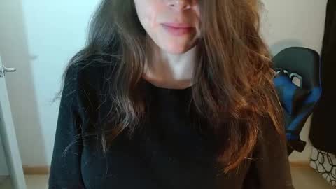 Snapshot of anarosse__ chatting on February 22, 12:49 am ana 3 online show from February 22, 12:49 am