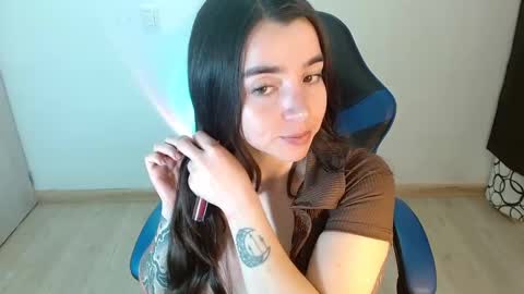 Snapshot of anarosse__ chatting on March 8, 4:34 am ana 3 online show from March 8, 4:34 am