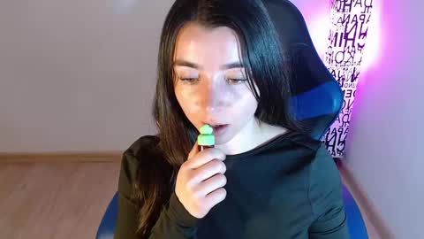 Snapshot of anarosse__ chatting on October 1, 12:27 am ana 3 online show from October 1, 12:27 am