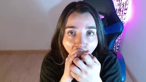 Snapshot of anarosse__ chatting on October 2, 1:12 am ana 3 online show from October 2, 1:12 am