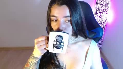 Snapshot of anarosse__ chatting on October 9, 1:47 am ana 3 online show from October 9, 1:47 am