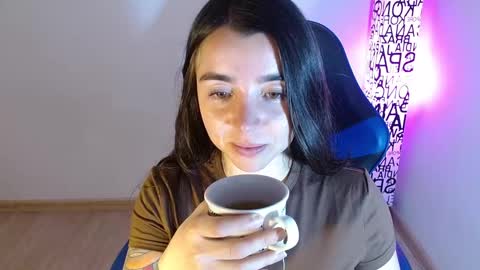 Snapshot of anarosse__ chatting on October 27, 1:20 am ana 3 online show from October 27, 1:20 am