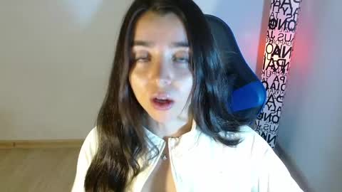 Snapshot of anarosse__ chatting on April 19, 2:22 am ana 3 online show from April 19, 2:22 am