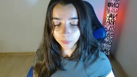 Snapshot of anarosse__ chatting on April 22, 1:52 am ana 3 online show from April 22, 1:52 am
