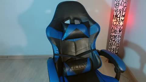 Snapshot of anarosse__ chatting on April 24, 1:19 am ana 3 online show from April 24, 1:19 am
