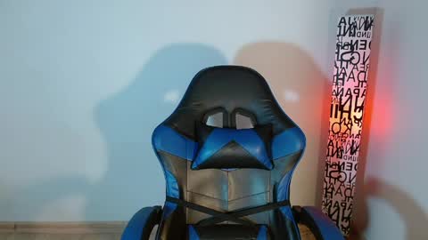 Snapshot of anarosse__ chatting on April 29, 12:05 am ana 3 online show from April 29, 12:05 am