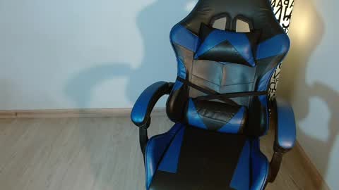 Snapshot of anarosse__ chatting on May 6, 12:19 am ana 3 online show from May 6, 12:19 am