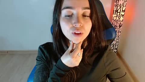 Snapshot of anarosse__ chatting on May 11, 1:00 am ana 3 online show from May 11, 1:00 am