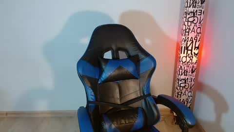Snapshot of anarosse__ chatting on May 21, 11:45 pm ana 3 online show from May 21, 11:45 pm