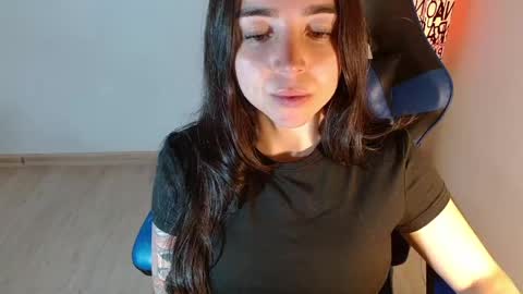 Snapshot of anarosse__ chatting on May 29, 1:36 am ana 3 online show from May 29, 1:36 am