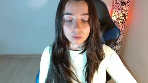 Snapshot of anarosse__ chatting on June 1, 12:45 am ana 3 online show from June 1, 12:45 am