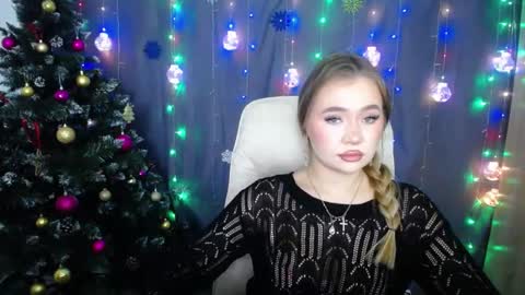 Snapshot of anastacyyellig chatting on December 16, 7:43 pm anastacyyellig online show from December 16, 7:43 pm