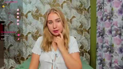 Snapshot of anastasia_gold1 chatting on August 7, 2:13 am anna online show from August 7, 2:13 am