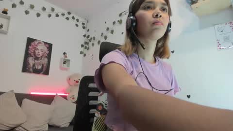 Snapshot of anastasia_tuya chatting on February 21, 11:28 pm anastasia online show from February 21, 11:28 pm