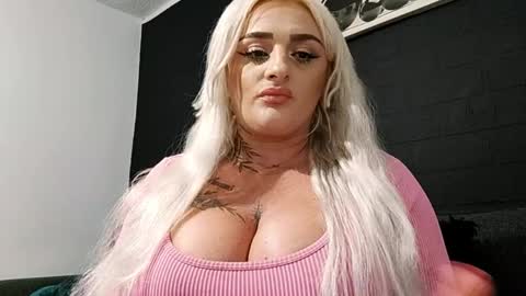 Snapshot of anastasiaamore chatting on June 4, 9:43 pm AnastasiaAmore online show from June 4, 9:43 pm