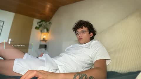 Snapshot of anddres_boss chatting on September 22, 8:49 am Tell Me ANDRESS ----- online show from September 22, 8:49 am