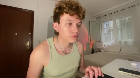 Snapshot of anddres_boss chatting on April 27, 11:08 am Tell Me ANDRESS ----- online show from April 27, 11:08 am