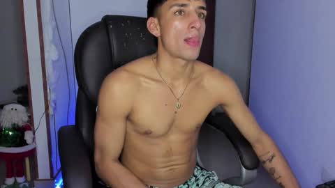 Snapshot of ander_012 chatting on December 11, 11:21 pm Ander Arias online show from December 11, 11:21 pm