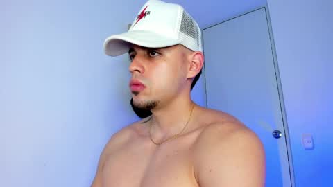 Snapshot of ander_perez chatting on May 2, 11:32 pm ANDER online show from May 2, 11:32 pm