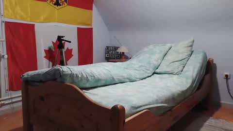 Snapshot of andre124231 chatting on December 8, 12:40 am Andre online show from December 8, 12:40 am