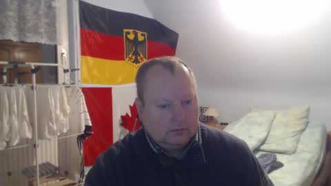 Snapshot of andre124231 chatting on December 15, 11:42 pm Andre online show from December 15, 11:42 pm