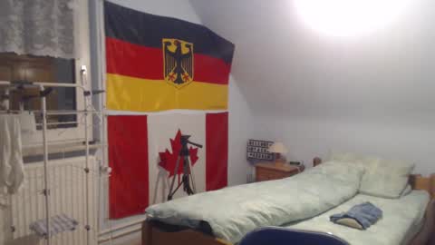 Snapshot of andre124231 chatting on December 29, 8:04 pm Andre online show from December 29, 8:04 pm