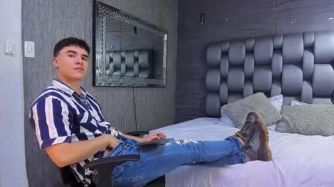 Snapshot of andre_parker chatting on December 18, 11:40 pm Andre Parker online show from December 18, 11:40 pm