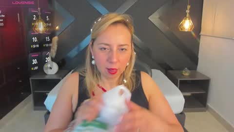 A N D R E online show from February 5, 2:27 am