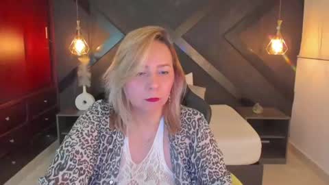 Snapshot of andre_soto_ chatting on July 7, 1:41 am A N D R E online show from July 7, 1:41 am