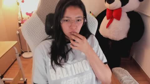 Snapshot of andrea_bonnie chatting on March 20, 1:32 am andrea_bonnie online show from March 20, 1:32 am