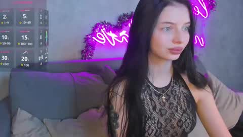 Snapshot of andrea_devis chatting on January 14, 10:47 pm Eva online show from January 14, 10:47 pm