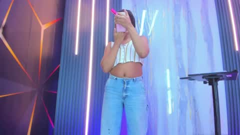 Snapshot of andrea_giraldo_ chatting on May 27, 10:07 pm Andrea online show from May 27, 10:07 pm