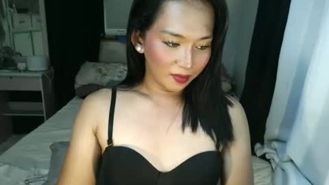 Snapshot of andrea_grande chatting on November 17, 12:27 am yanie online show from November 17, 12:27 am