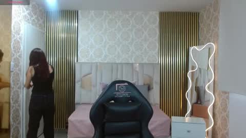 Snapshot of andrea_tay1 chatting on May 10, 11:37 am andrea_tay1 online show from May 10, 11:37 am