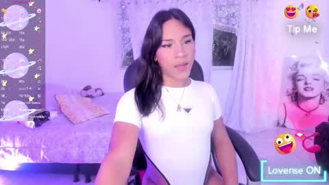 Snapshot of andreaafox_ chatting on February 21, 11:33 am Andrea Fox online show from February 21, 11:33 am