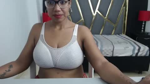 Snapshot of andrealopezxox chatting on August 3, 1:16 pm ANDREA online show from August 3, 1:16 pm