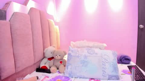 Snapshot of andreasweet2 chatting on December 15, 8:35 pm A n d r e a S w e e t online show from December 15, 8:35 pm