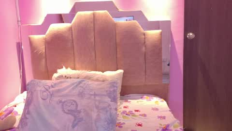 Snapshot of andreasweet2 chatting on May 19, 8:37 pm A n d r e a S w e e t online show from May 19, 8:37 pm