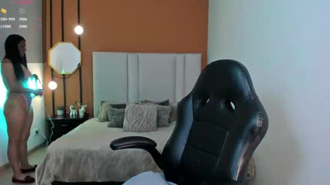 Snapshot of andreaxhange chatting on June 6, 8:35 pm Alexa online show from June 6, 8:35 pm