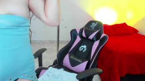 Snapshot of andreeart chatting on February 6, 7:02 am ig online show from February 6, 7:02 am