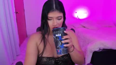 Snapshot of andreeart chatting on February 23, 3:45 am ig online show from February 23, 3:45 am