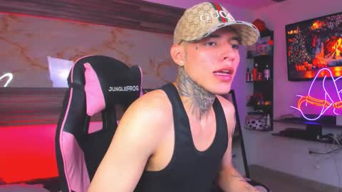 andrees_s online show from November 4, 9:14 pm